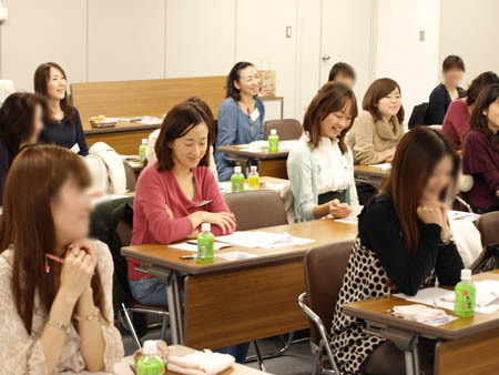 1 東京 温かい表情で聞くご参加者さま.jpg