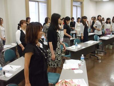 22 美人 大阪 正しい立ち方レッスン.jpg