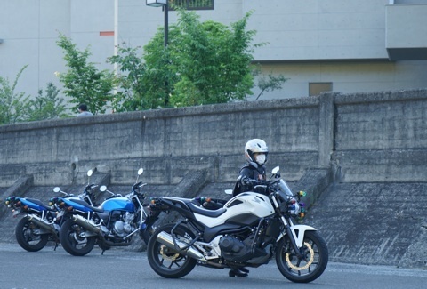バイク 引き回し.jpg